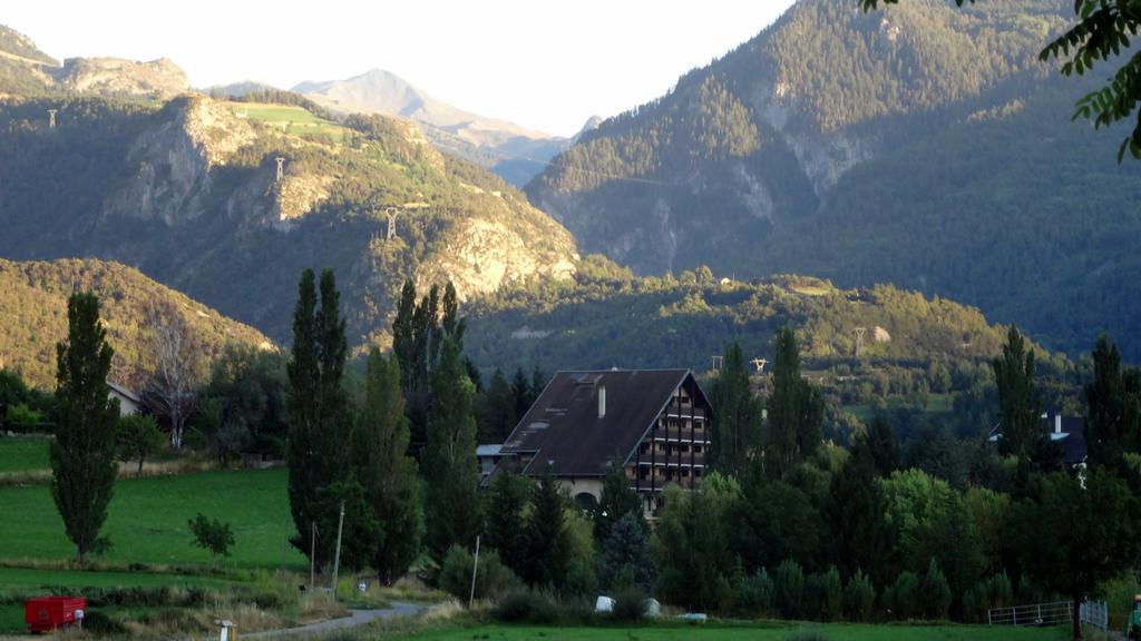 Hotel Les Barnieres Guillestre Exterior photo