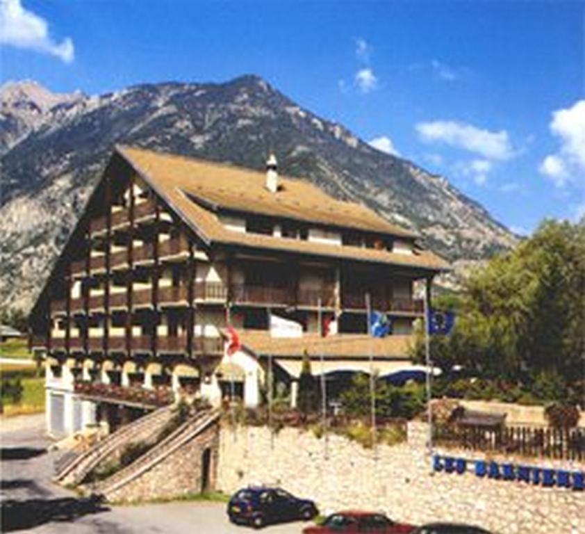 Hotel Les Barnieres Guillestre Exterior photo